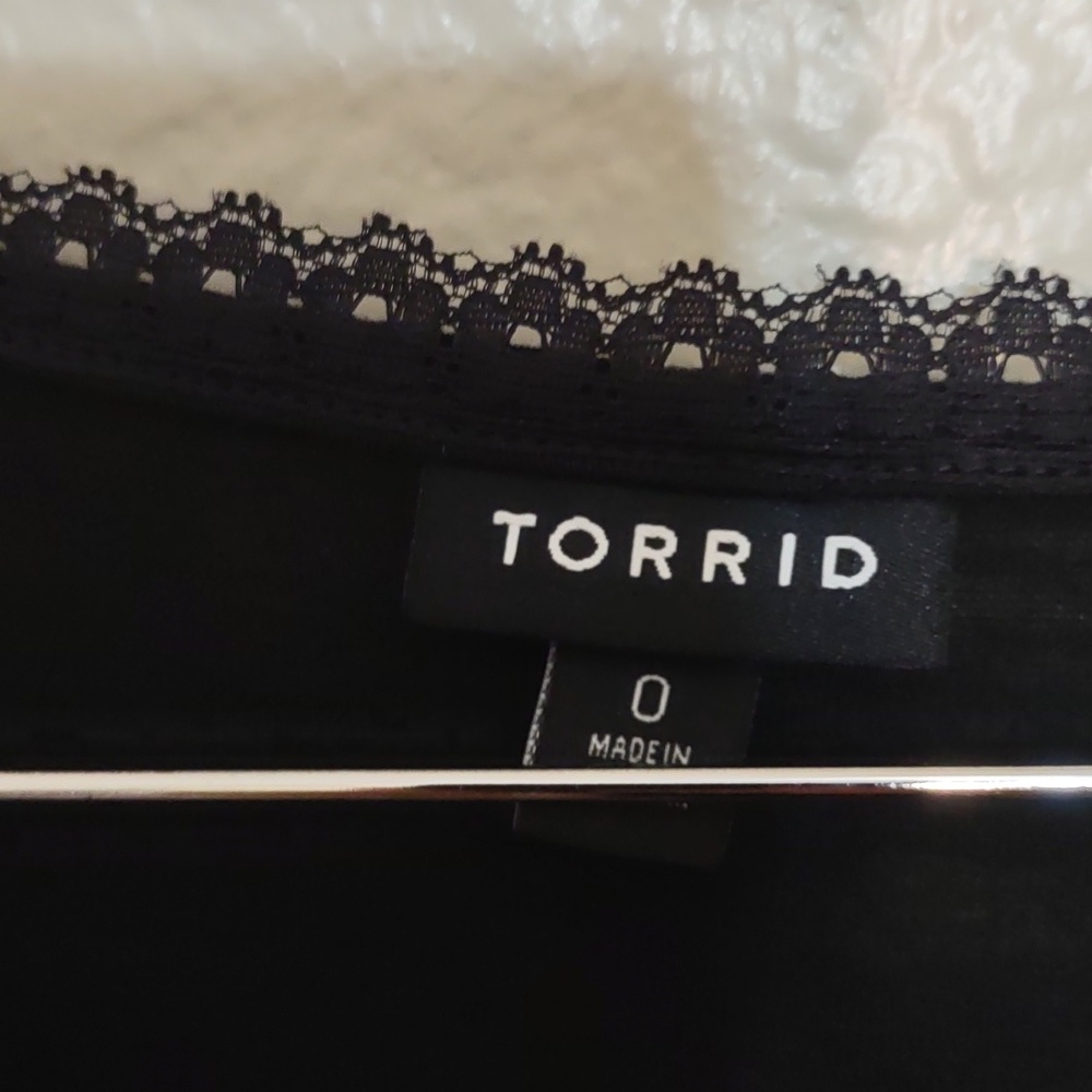 Torrid Black Scoop Neck Sleeveless Tank Top - Picture 2 of 9